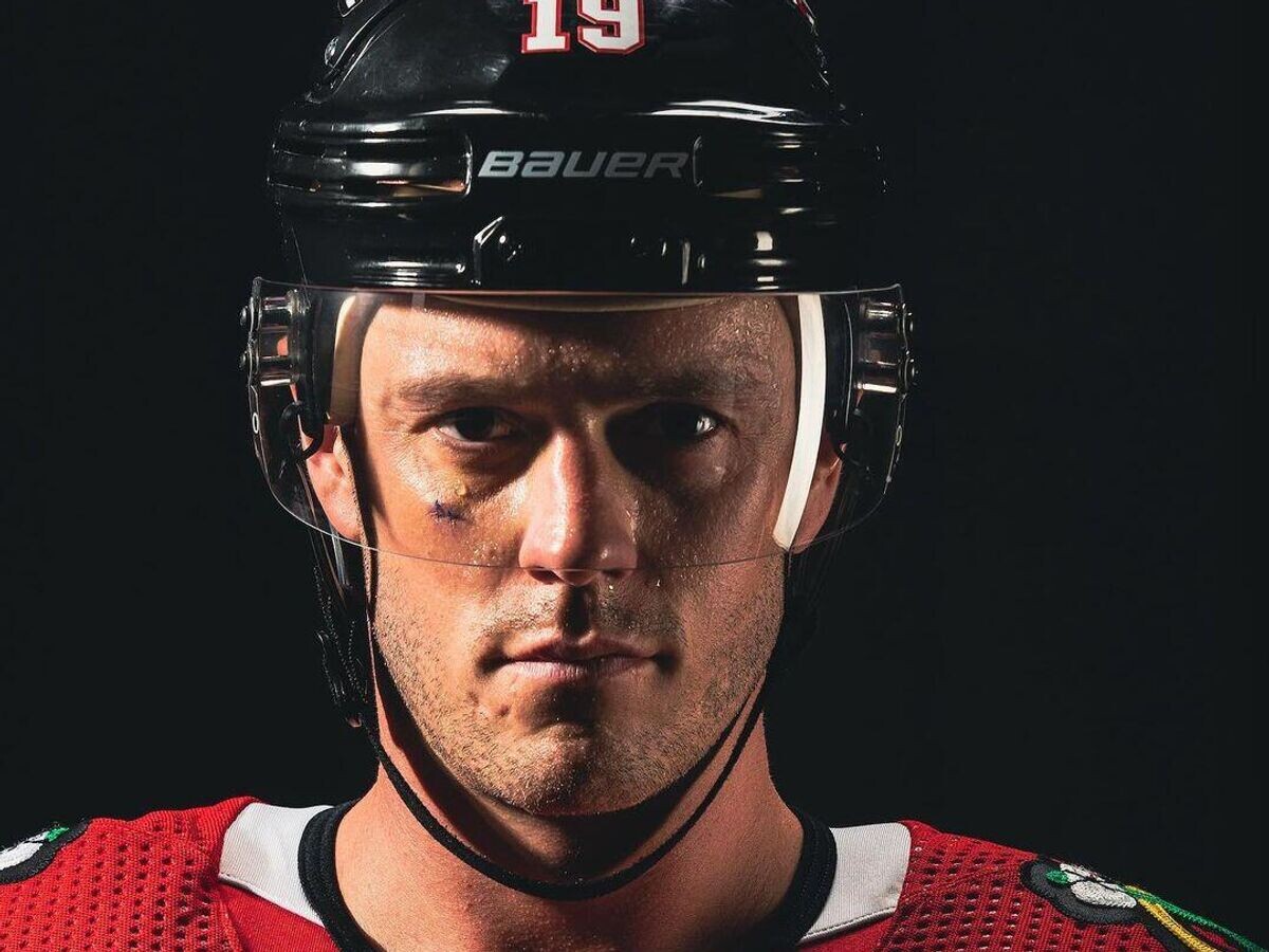    Хоккеист "Чикаго Блэкхокс" Джонатан Тэйвз© Фото : Соцсети