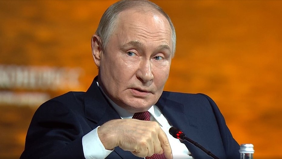    Президент РФ Владимир Путин. Автор фото: Трансляция пленарного заседания на ПМЭФ-2025.