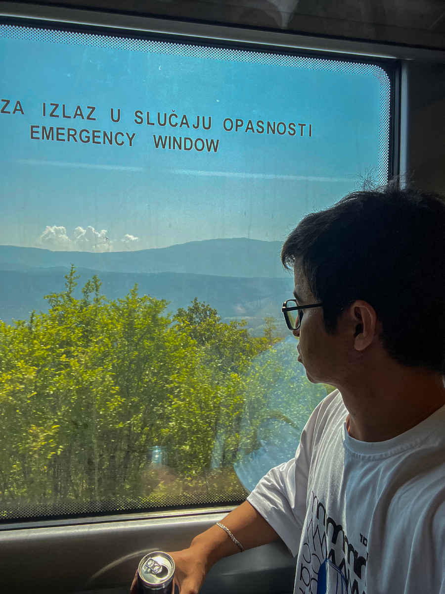 Ездить на поездах в Черногории – одно удовольствие. Виды замечательные.