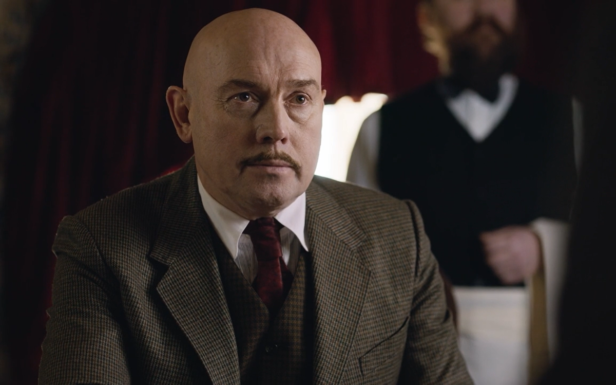 Кадр из сериала "Цыпленок жареный", 2019 г., режиссер Елена Николаева, сценаристы Дмитрий Алейников, Алексей Рудаков, композитор Юрий Потеенко (скриншот) 