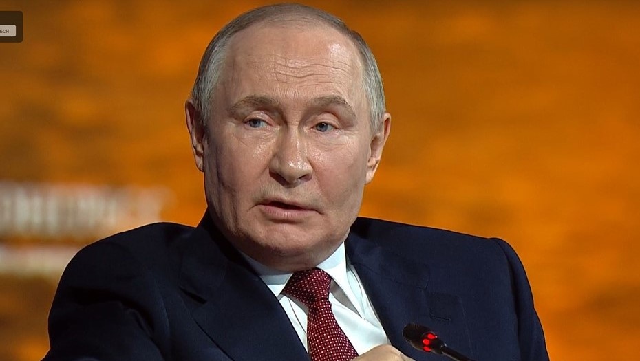    Президент РФ Владимир Путин. Автор фото: Трансляция пленарного заседания на ПМЭФ-2025.