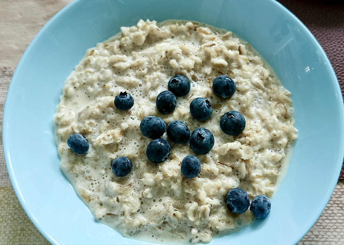 Овсянка с голубикой. 