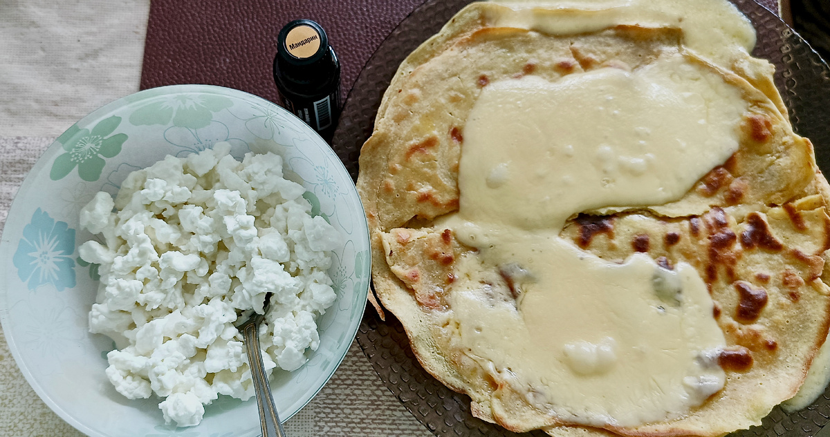 Творог и гороховые блины с сыром. 