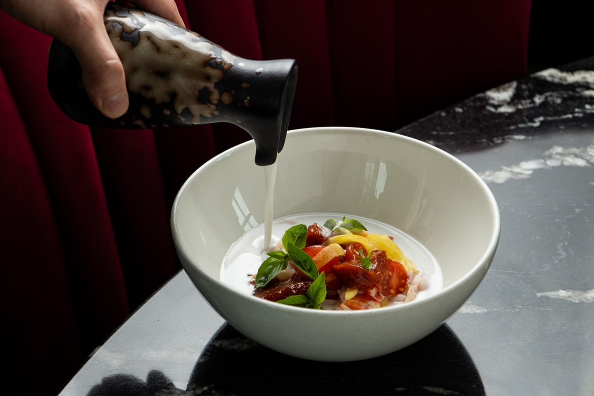 🦪 Паштейш с угрём, страчателлой и гелем из лайма, а также с лососем в имбирно-устричном дрессинге