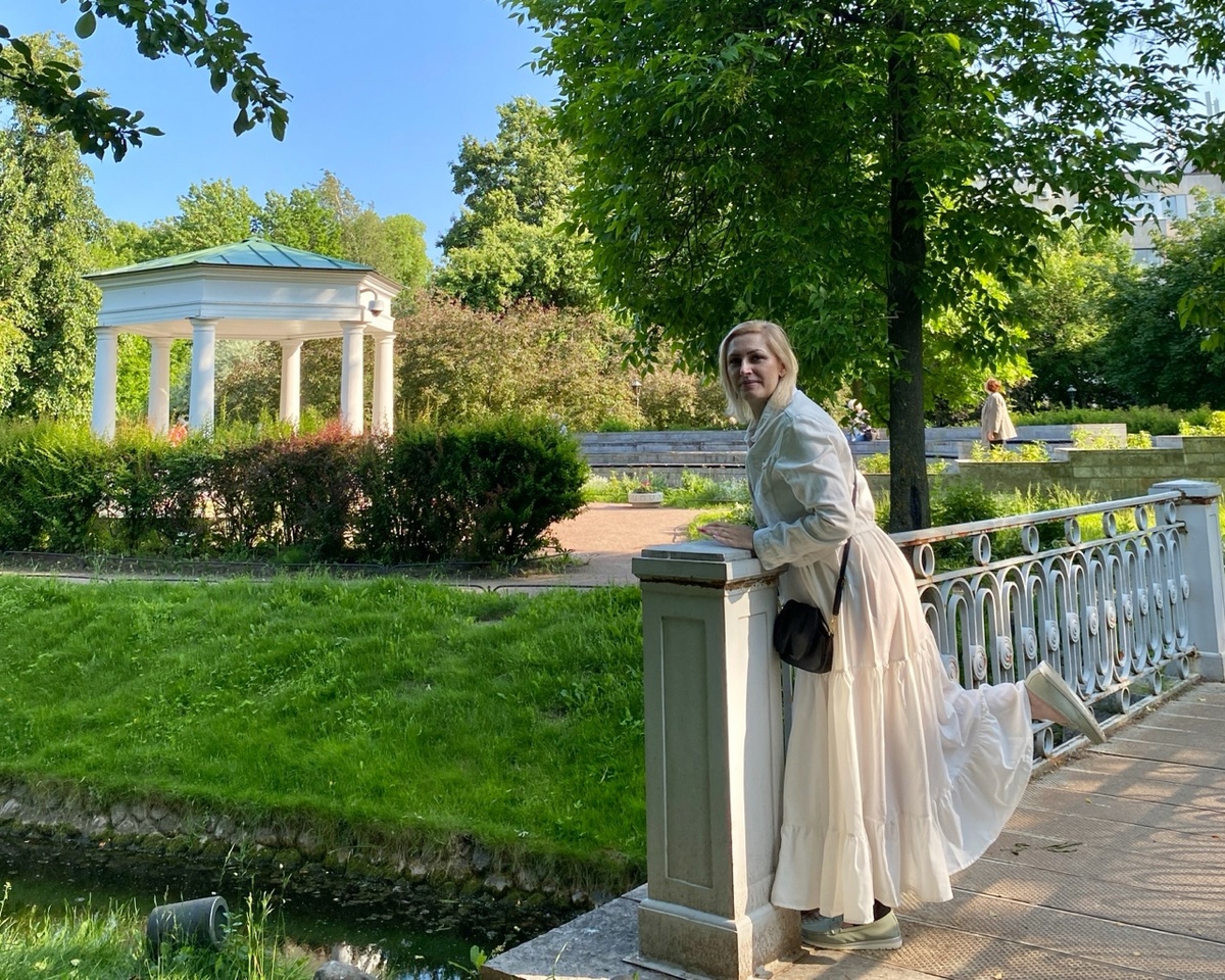 Натали Масю в саду усадьбы Державина, 15 июня 2025 года