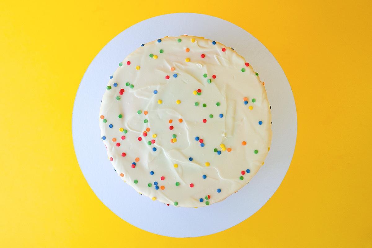 Alexander_DG / Shuttersock / FOTODOM📷Варианты украшения торта кондитерской посыпкой