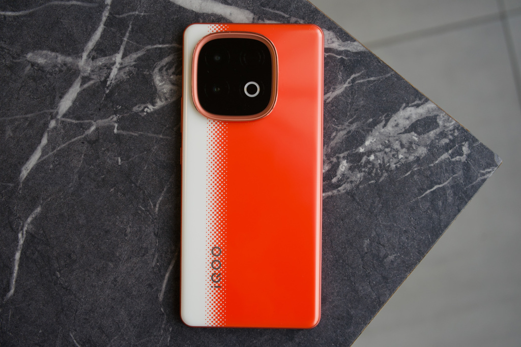  📷    IQOO Neo 10