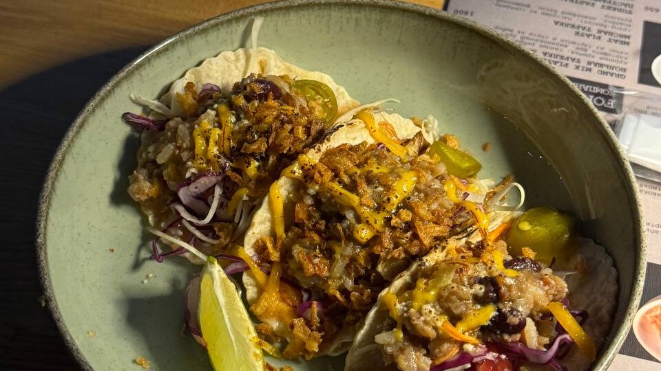 Ужин за 3000 рублей с брискетом и ребрышками в Meat Crew на Белорусской