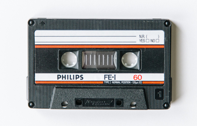    Philips Компакт-кассета