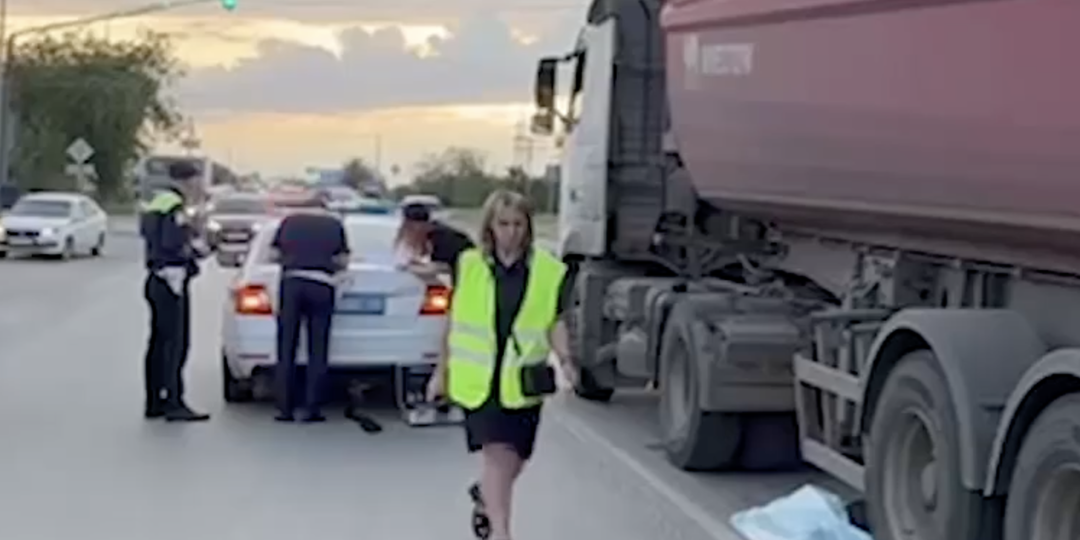 Бежала смерти навстречу: женщину расплющило грузовиком в Волгограде