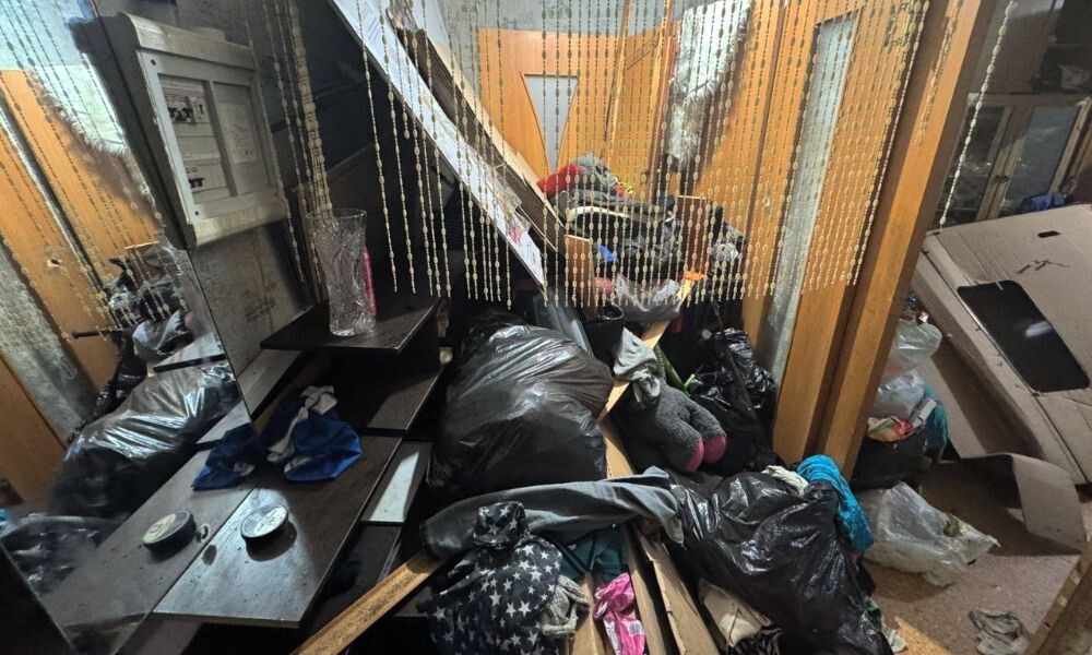 В таких условиях жила мать с двумя маленькими детьми