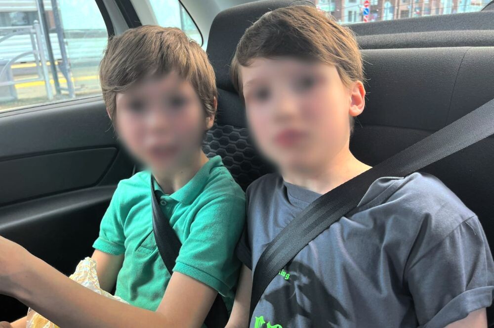 Дети выбирались через балкон второго этажа