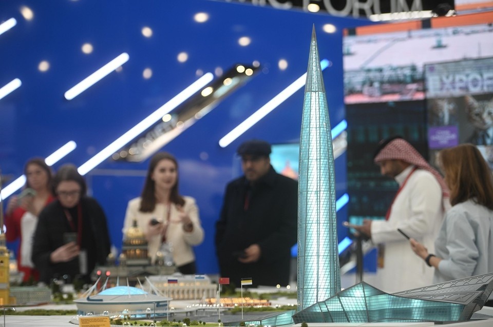    Комплекс «Лахта Центр» уже стал деловой доминантой на северо-западе Петербурга. Алексей БУЛАТОВ