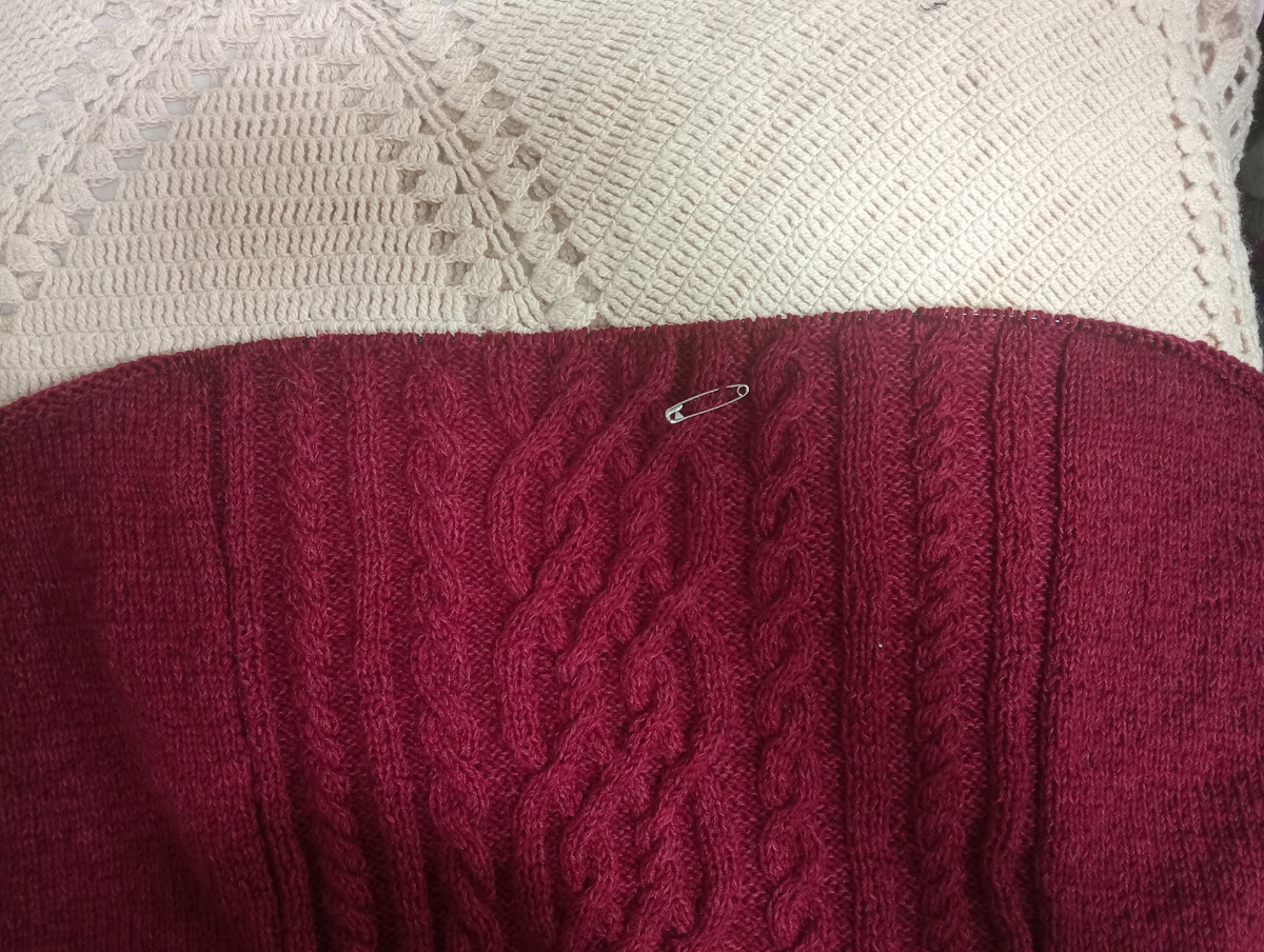 Вяжется потихоньку джемпер.