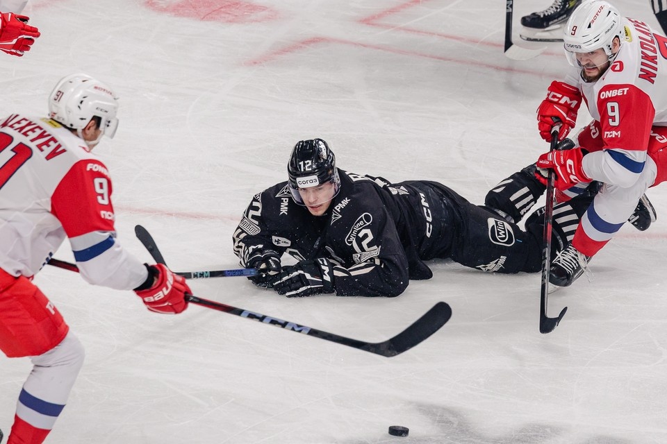    Рыков играет в "Тракторе" под номером "12". Егор ИВЛЕВ