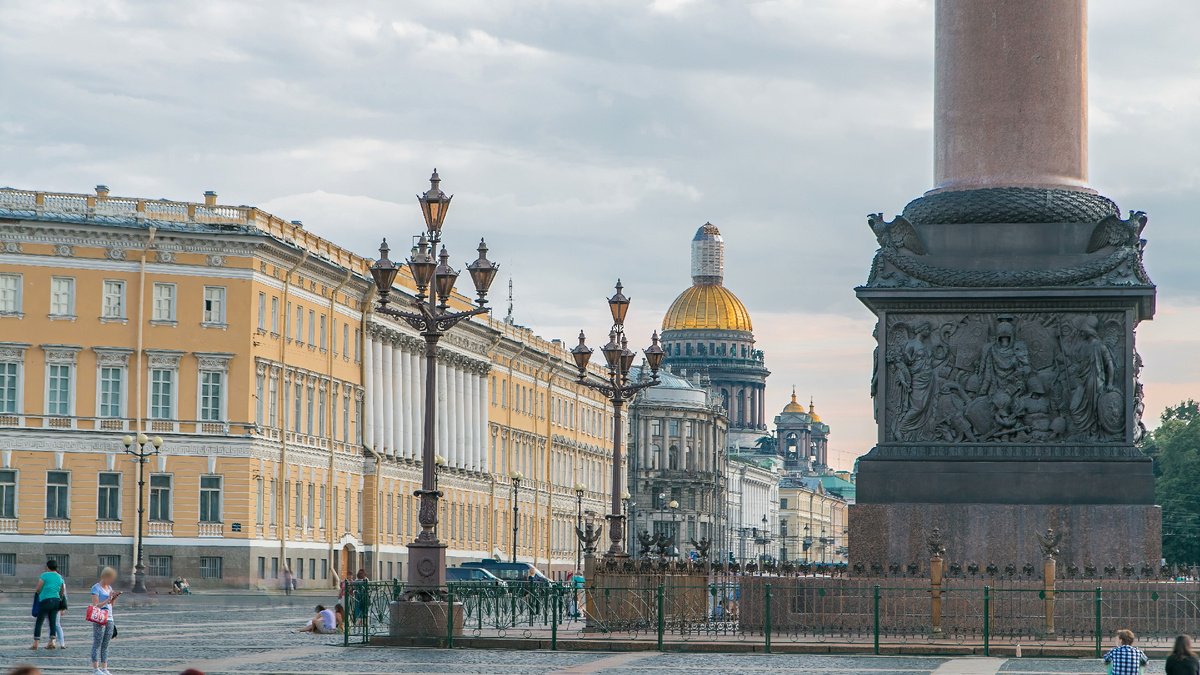 Купол Исаакиевского собора видно за много километров Источник фото: www.shutterstock.com