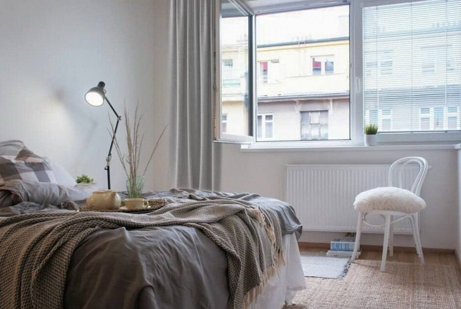 Сложный случай. Красивое пространство, глядя на фото чувствуешь, какой же приятный может быть сон на этой кровати. Только на самом деле это матрас. Автор: Ирина Чу