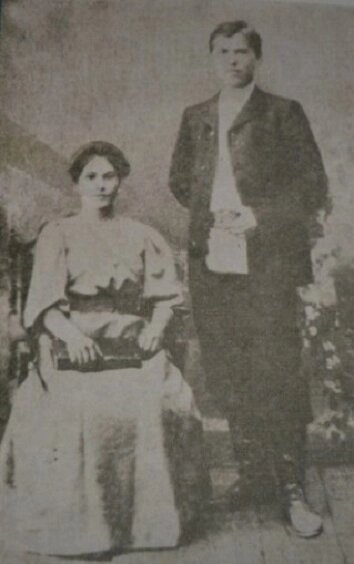    Чапаев с женой Пелагеей. Фото: Public Domain