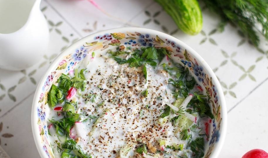 7 лучших рецептов недели от практиков Системы осознанной жизни: таратор, сырники с чиа и клубникой, безглютеновый тарт, легкий летний салат