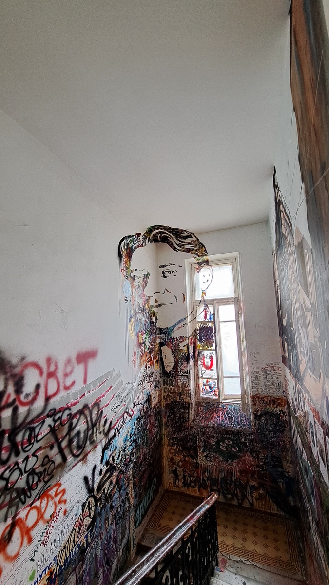 Портрет М.А. Булгакова в подъезде