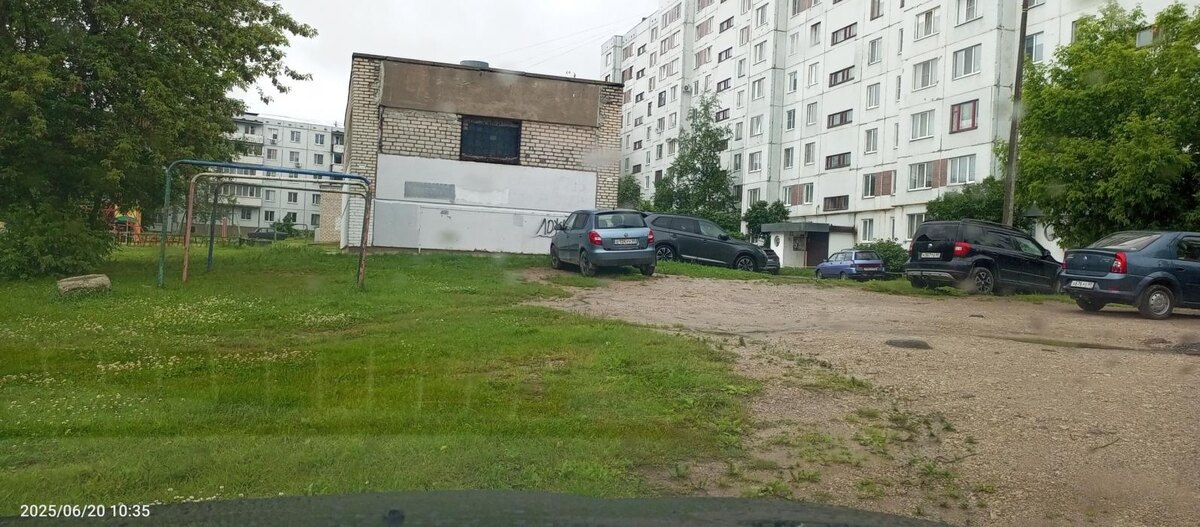 Комплекс «Дозор-М3» обнаружил в Пскове водителей, которые оставляют свои машины на зелёных зонах
Фото: контрольное управление администрации Пскова