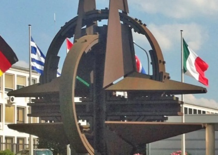    Глава Минобороны Италии не видит причин существования НАТО