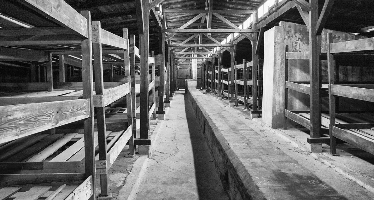 Барак для заключённых лагеря