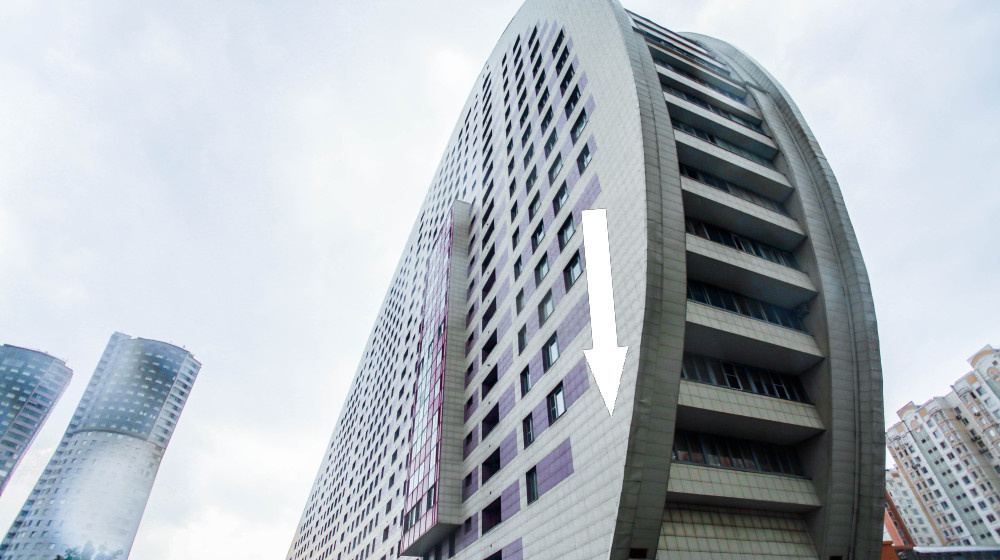    Калуга. Дом-парус на берегу Оки