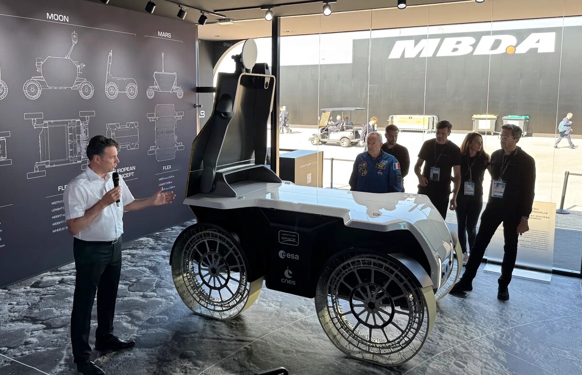 Прототип лунохода MonaLuna на Парижском авиасалоне