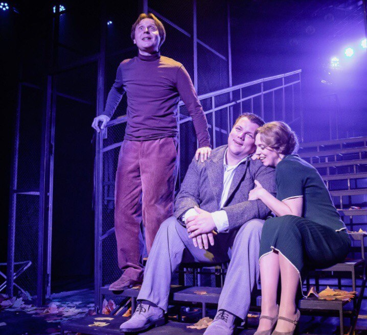 Сцена из спектакля «Лева». РАМТ. Лева (Сергей Печенкин), Марина (Нелли Уварова), Сима (Иван Воротняк).