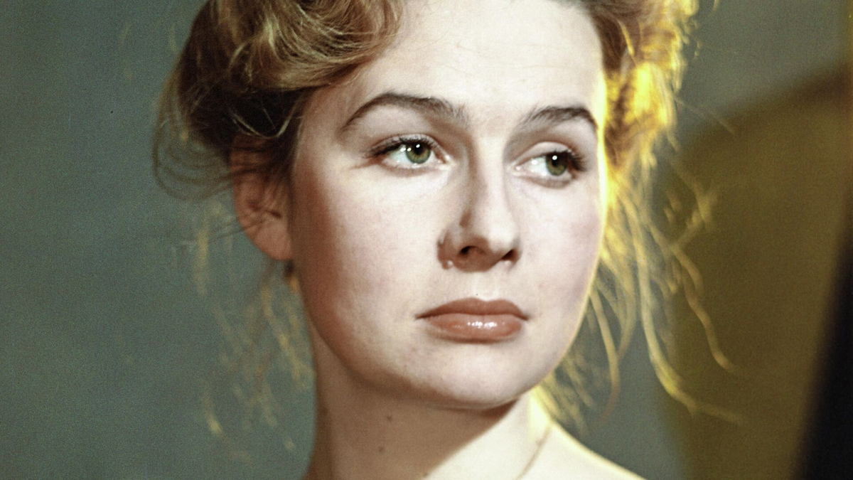 Нина Веселовская в роли Даши