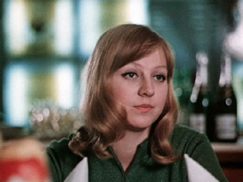   Светлана Крючкова, кадр из фильма «Вылет задерживается» (1974, Мосфильм)