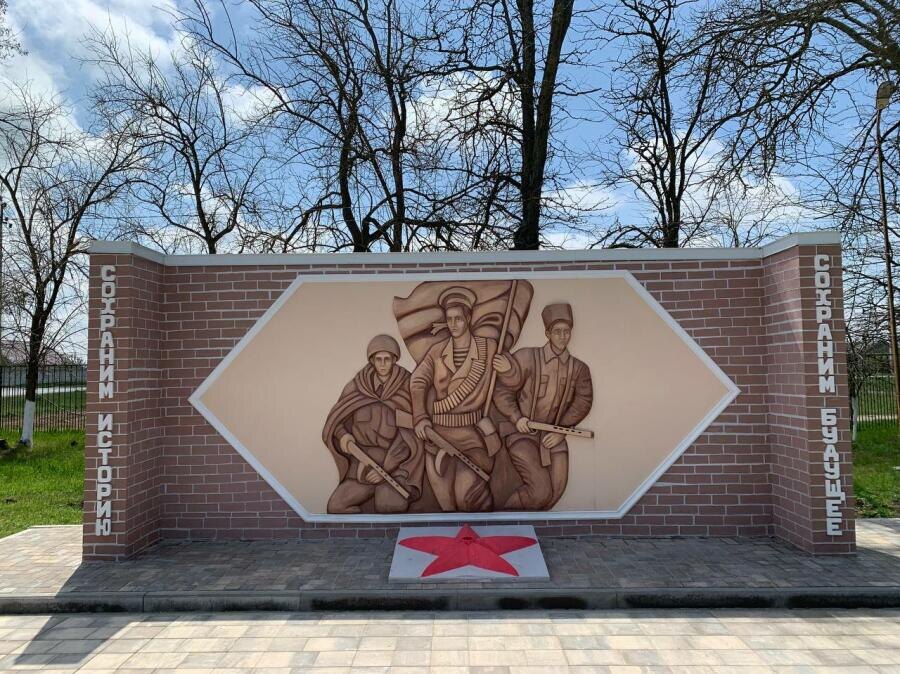 Стела героев Керченско-Феодосийского десанта