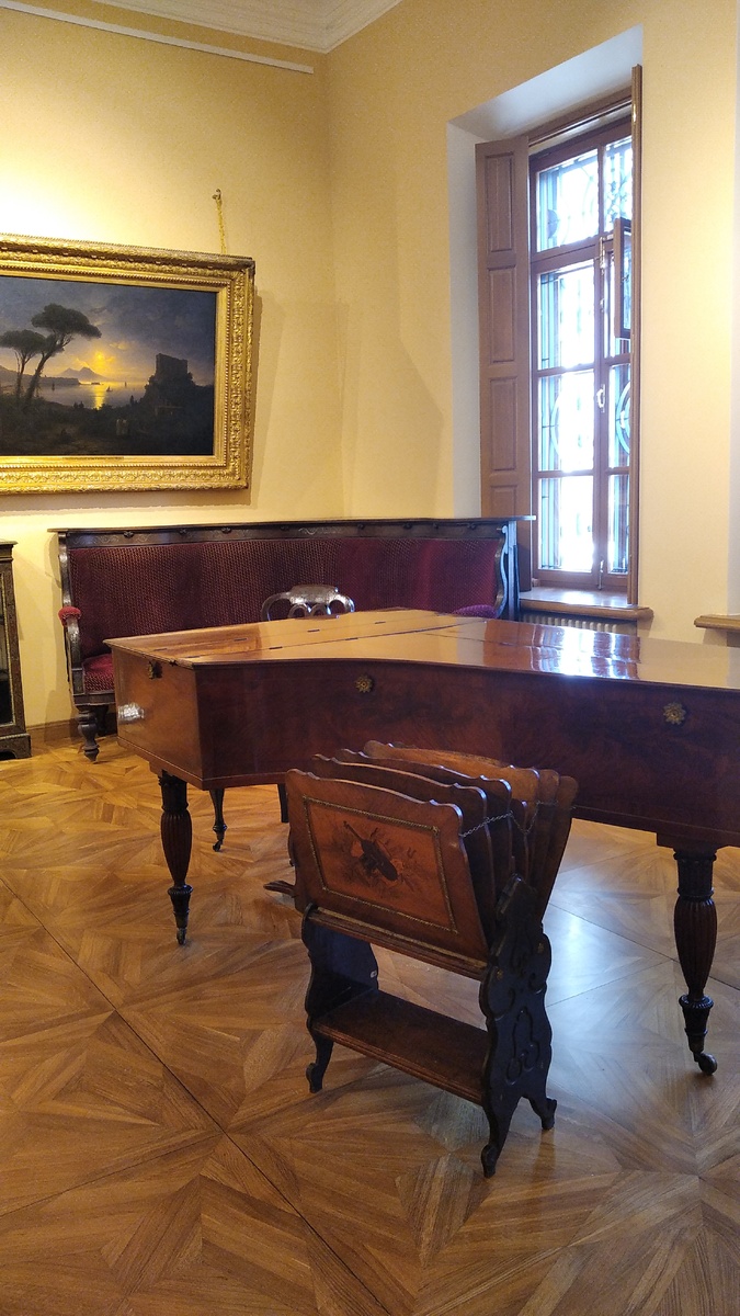 Рояль художника