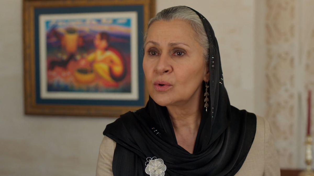 Садакат жаждет развода сына. Кадр из сериала "Далекий город", 17 серия