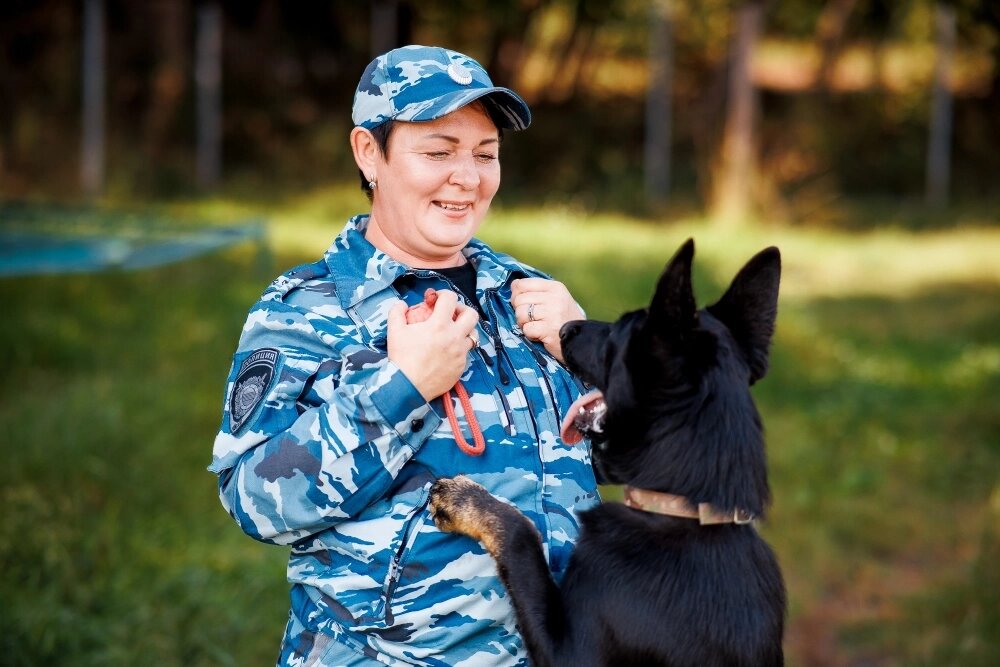    В семье живут и четвероногие напарники Татьяны – немецкие овчарки Мирабелла и Янка. Фото: УМВД России по Омской области