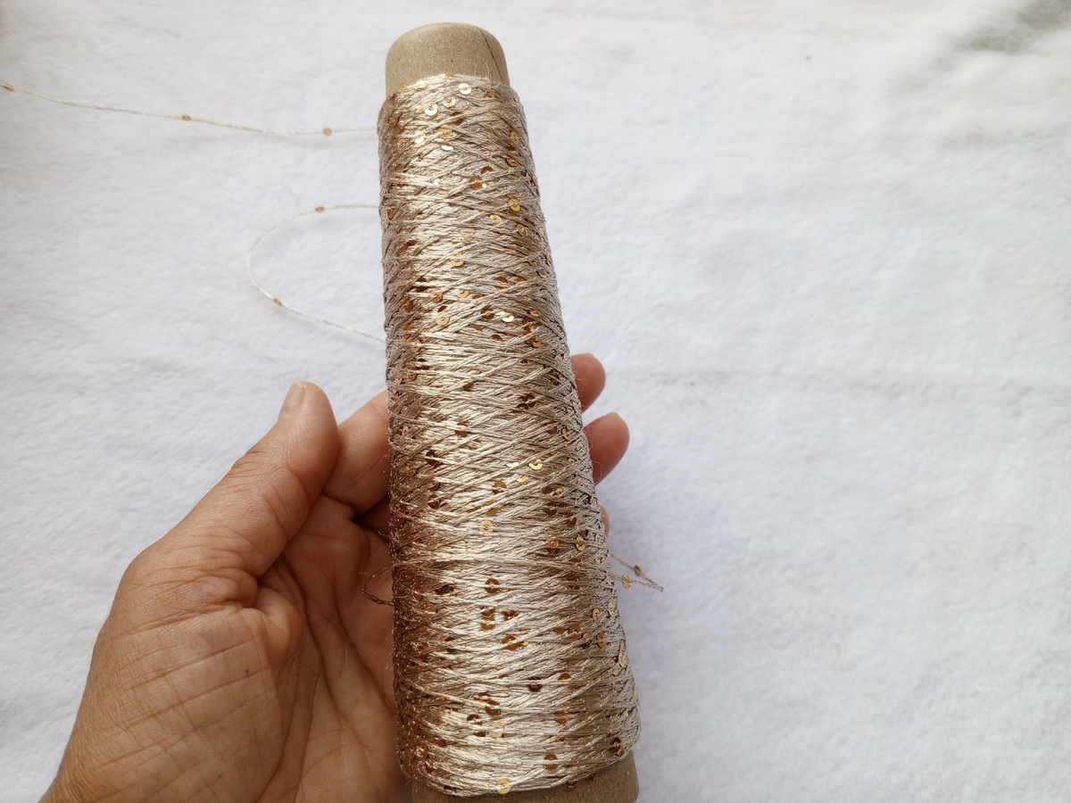 Это один из цветов пряжи с пайетками