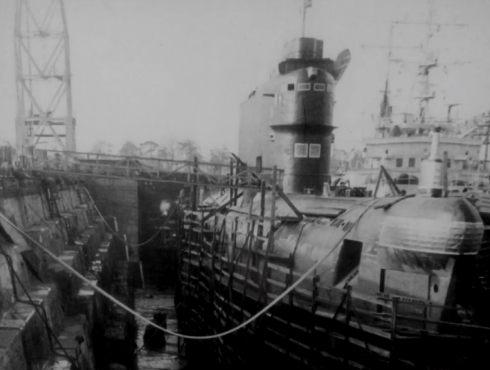 Подводная лодка К-79 (Б-79) в доке Лиепаи