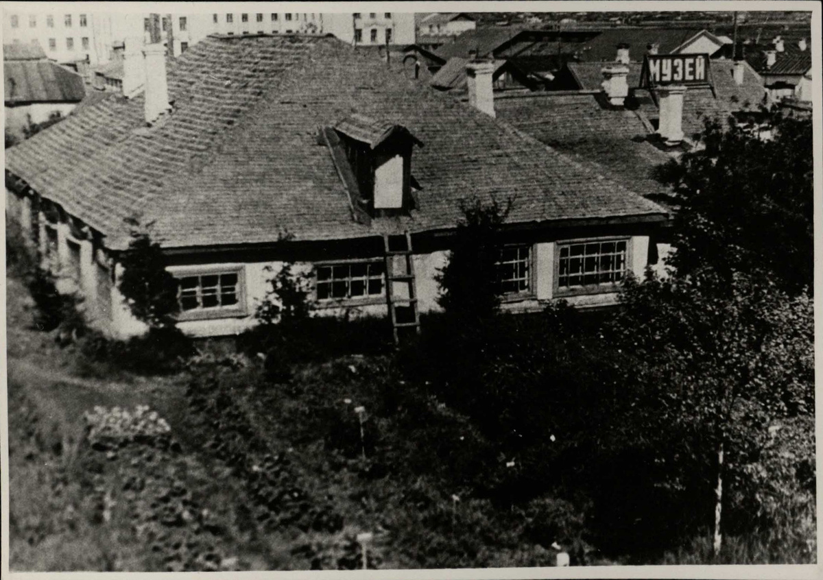 Фото: Весенние работы в саду музея, 1955 г. / Из личного архива Александры Леоновой