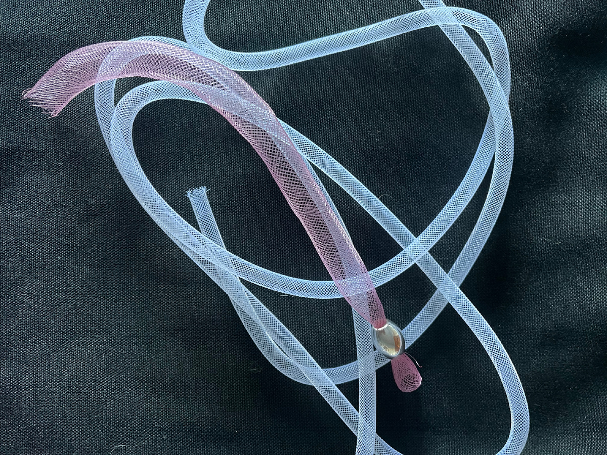 Так выглядит регилин или ювелирная сетка. Фото автора.