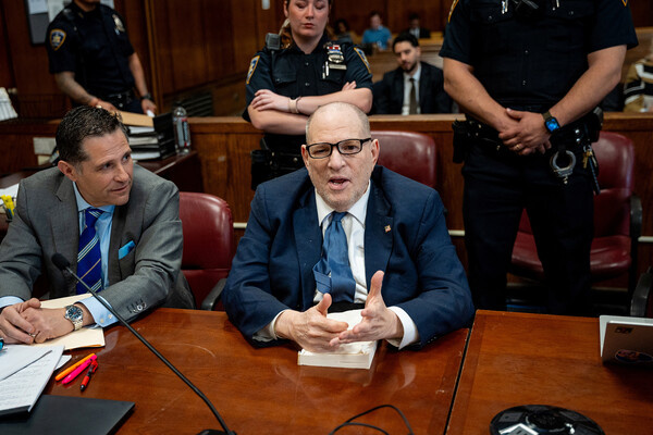 Харви Вайнштейн перед уголовным судом Манхэттена / Angelina Katsanis/Reuters 