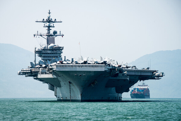 Авианосец Carl Vinson / defense.gov  