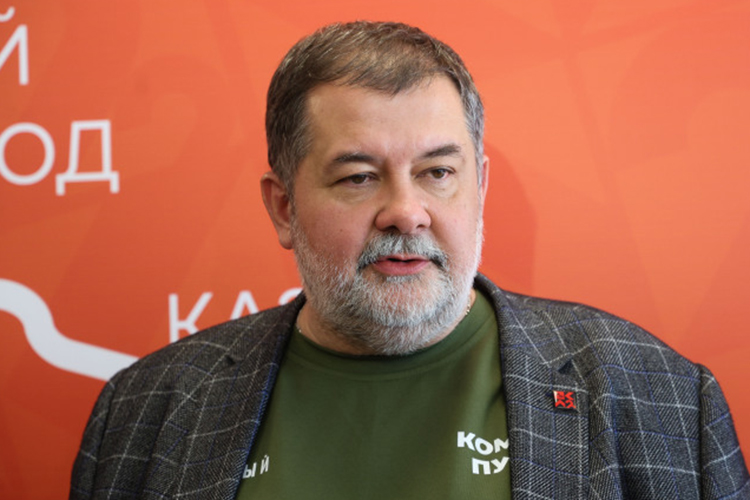 «Мне с детства привычны татарские блюда, выпечка. Свою национальность я всегда воспринимал так: мама — татарка, папа пополам — русский и украинец, а я русский»
Фото: Андрей Титов