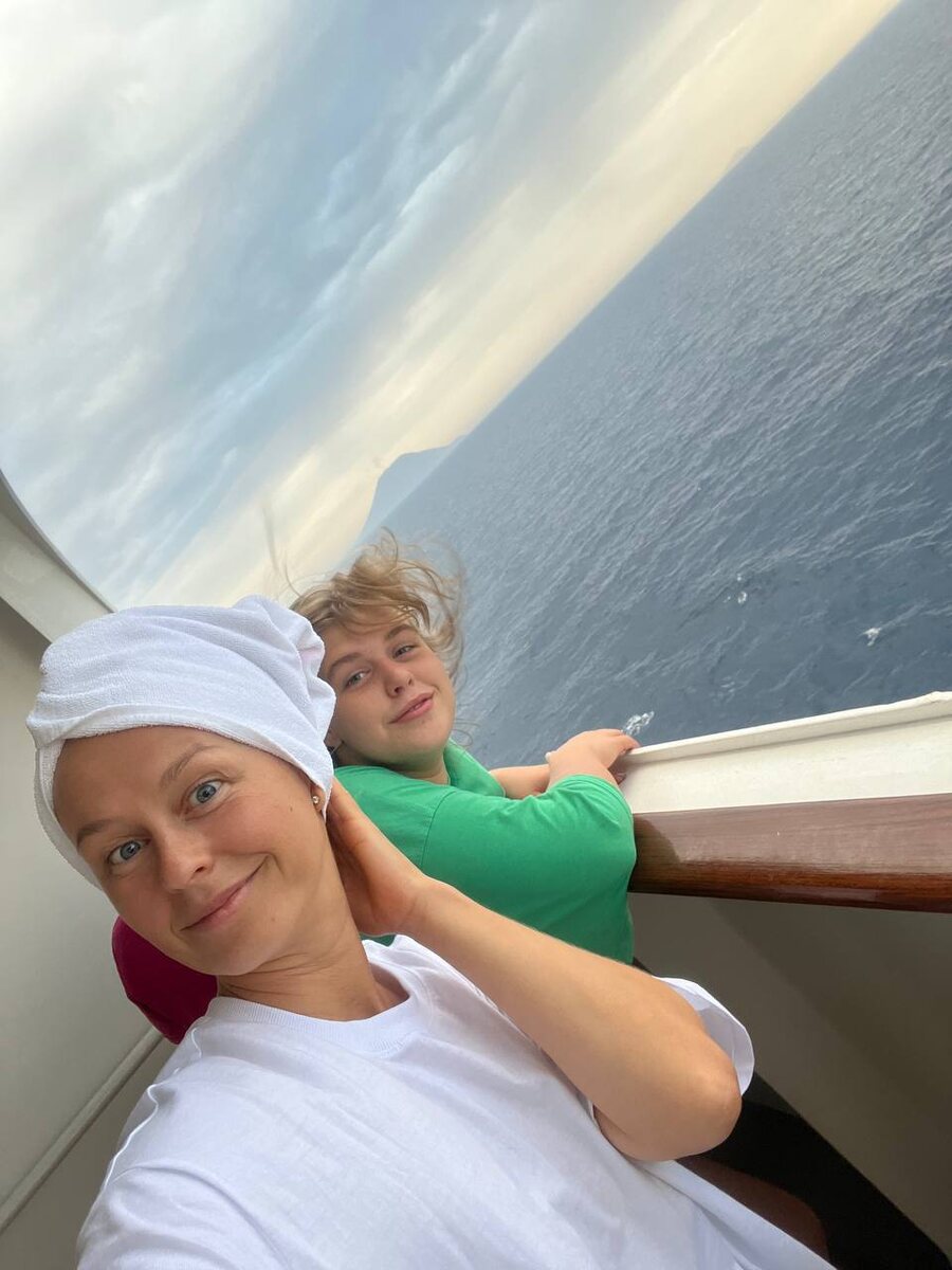 Это мы с дочерью, под впечатлением от увиденного