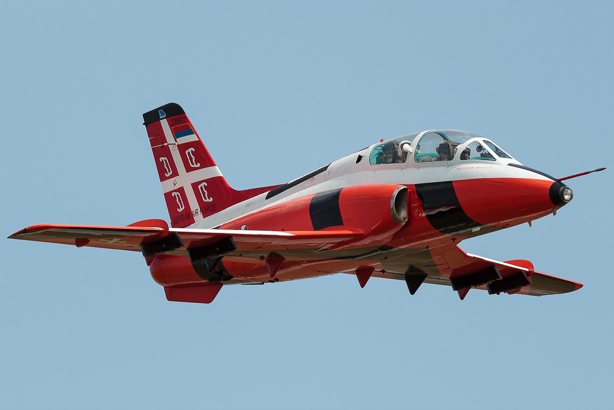 Картинки Яндекса. Сербский истребитель Soko G-4 Super Galeb
