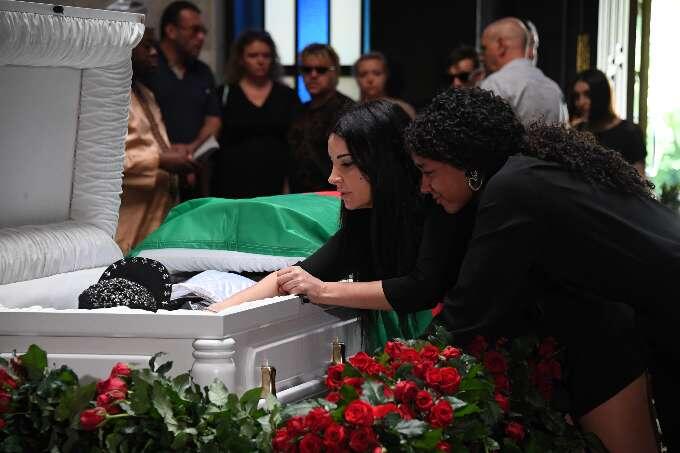 Бывшая жена и дочь на похоронах Пьера Нарцисса Komsomolskaya Pravda