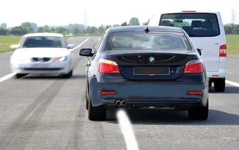 Дорога — это место, где каждая ошибка может стать фатальной. Даже опытные водители порой теряются в экстренных ситуациях, особенно когда на них несется автомобиль по встречной полосе. В этот момент нет времени на раздумья — только четкие, отработанные действия могут спасти жизнь.