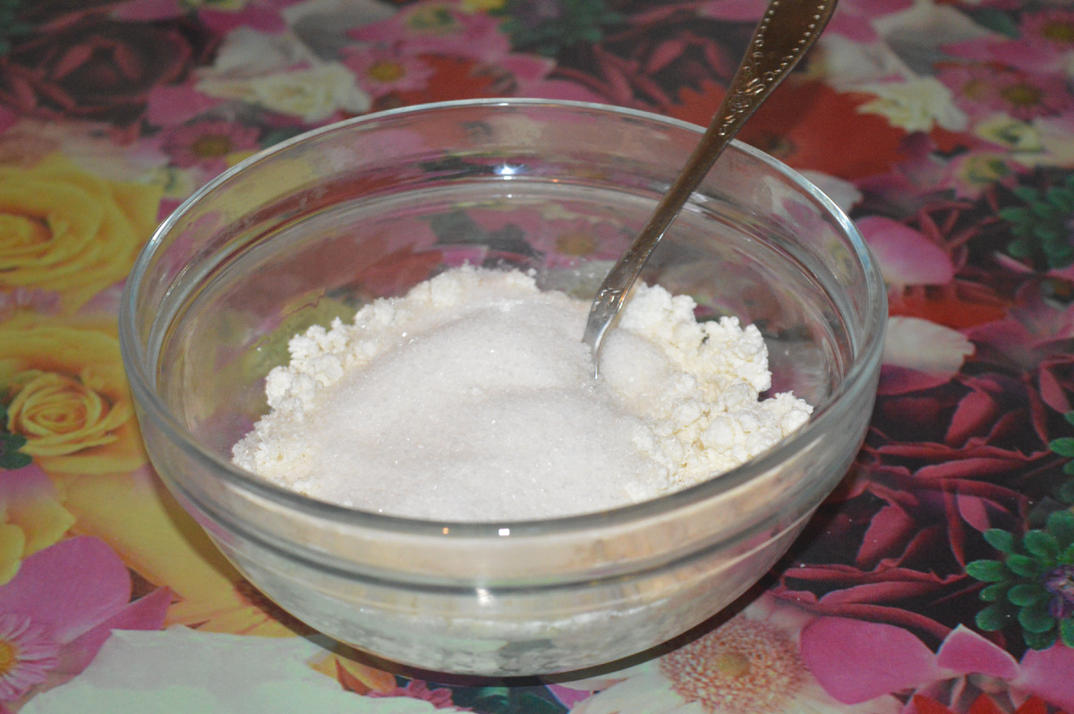 Творожные рогалики. Шаг 2. Фото: канал Три рецепта.