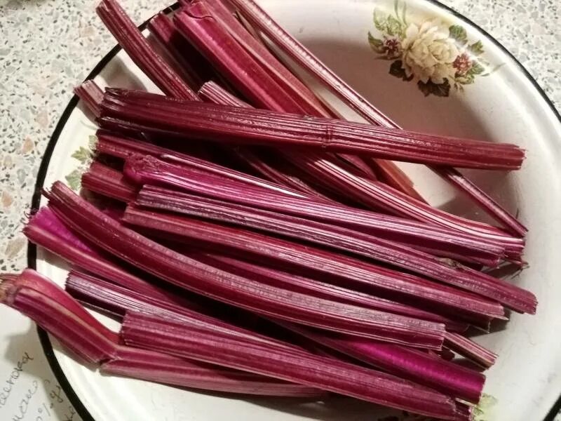 Стебли Свёклы. Фото с Яндекса