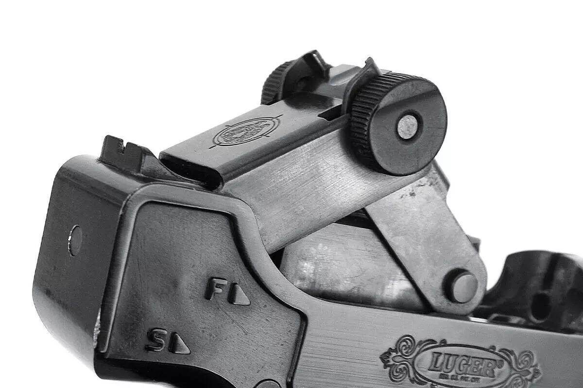 Рукоятка затвора из листового металла отличается высоким качеством изготовления и отличной обработкой.